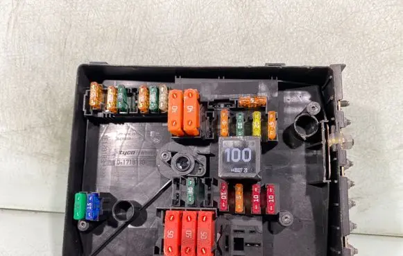 Volkswagen Touran I Fuse module 1k0937125a