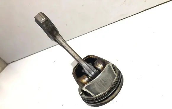 Peugeot 308 Piston with connecting rod P813
