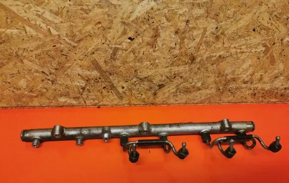 Opel Omega B2 Fuel main line pipe 0445216002 002696