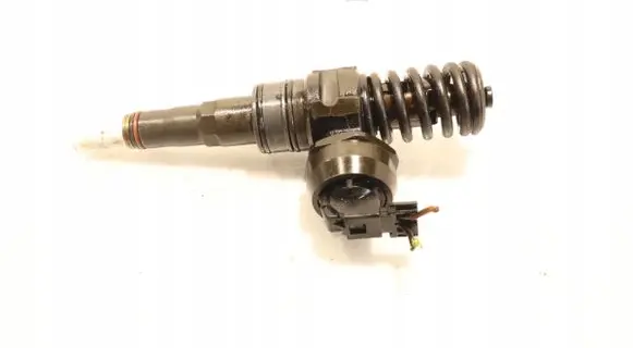 Volkswagen Golf V Fuel injector 0414720313