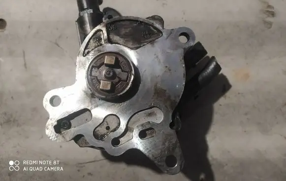 Volkswagen PASSAT B6 Vacuum pump 03G145209 V513 110106