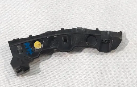 Front bumper mounting bracket