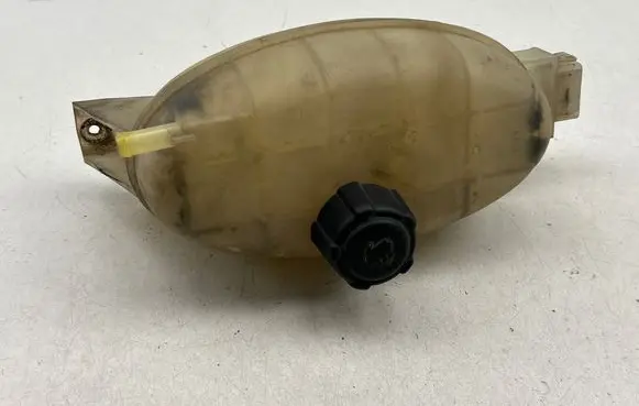 Coolant expansion tank/reservoir