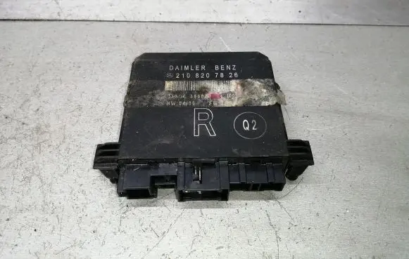 Mercedes-Benz E W210 Door control unit/module 2108207826