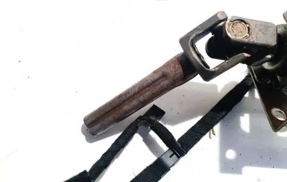 Volkswagen Golf V Steering column universal joint