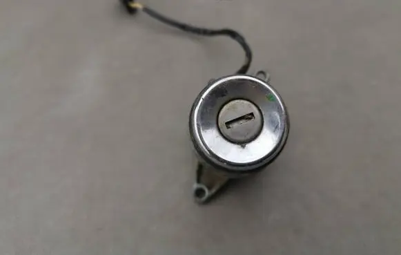 Audi 80 90 S2 B4 Tailgate exterior lock 4A5862055