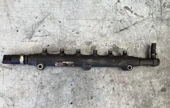 Volvo XC90 Fuel main line pipe 8658252 002527