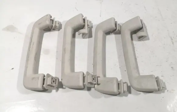 Ford C-MAX II A set of handles for the ceiling 