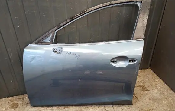Mazda 3 III Front door