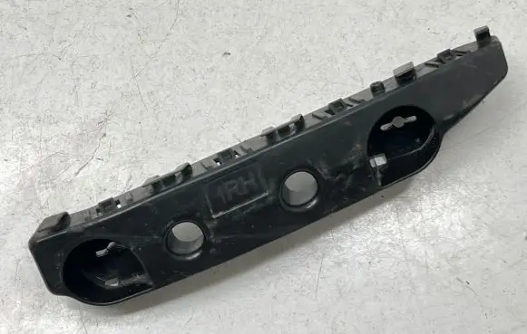 Nissan Pulsar Front bumper mounting bracket 622243ZL0A