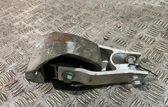 Volvo XC90 Engine mount bracket 31430510 31339951