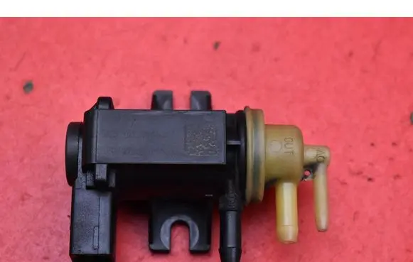 Volkswagen PASSAT CC Vacuum valve 1K0906627B