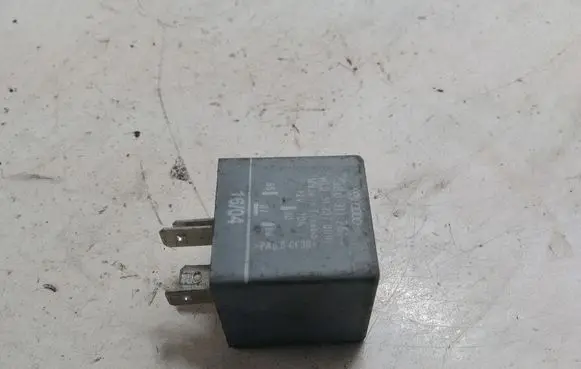 Volkswagen PASSAT B5 Other relay 3B0911251