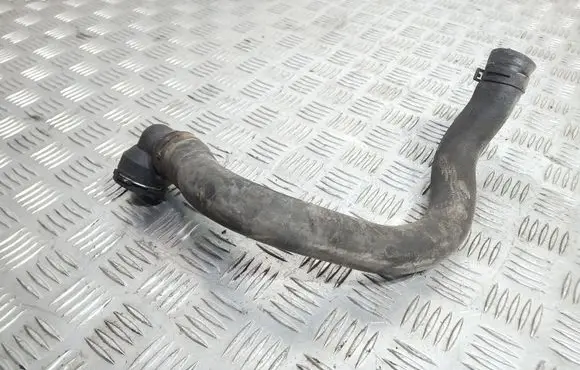 Volkswagen PASSAT B6 Engine coolant pipe/hose