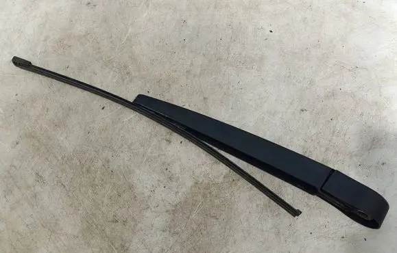 BMW 3 E90 E91 Rear wiper blade arm 7142604