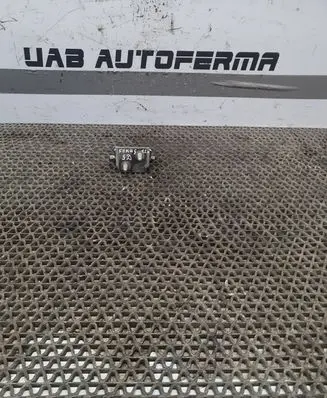 Ford Focus Tailgate/trunk/boot hinge