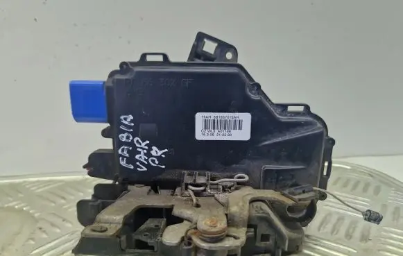 Skoda Fabia Mk2 (5J) Front door lock 3B1837015AR A01199