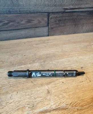Audi A6 S6 C5 4B Fuel injector