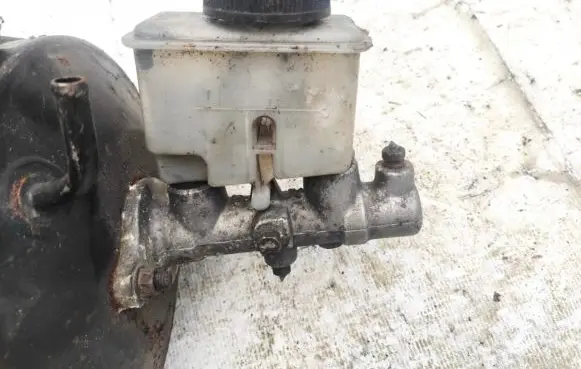 Mazda 323 Master brake cylinder 833-04013