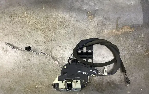 Lancia Thema Front door lock P04589913ADA LBL70ME9L
