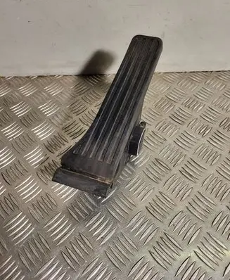 Mercedes-Benz C W204 Accelerator throttle pedal A2043000004