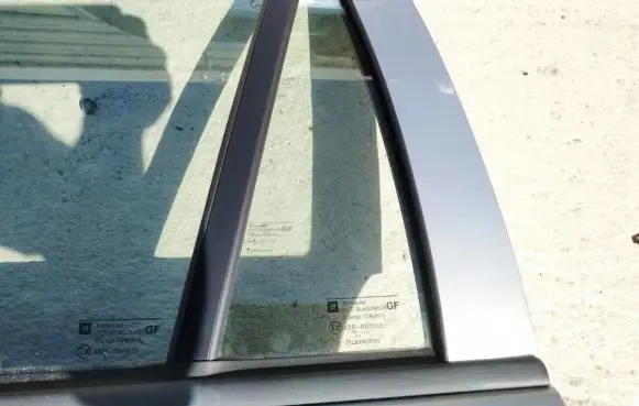 Opel Astra G Rear vent window glass 