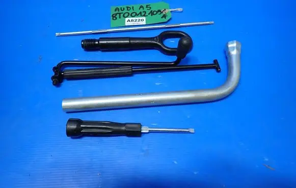Audi A5 8T 8F Wheel nut wrench A8220