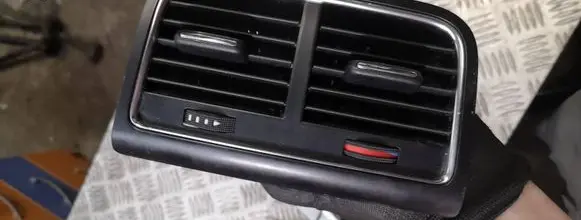Audi A4 S4 B8 8K Rear air vent grill 8k0819203
