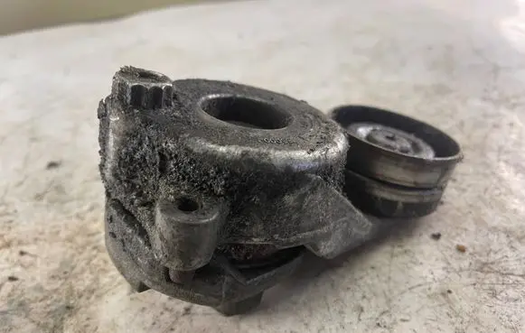 Chrysler 300 - 300C Alternator belt tensioner 01552010001