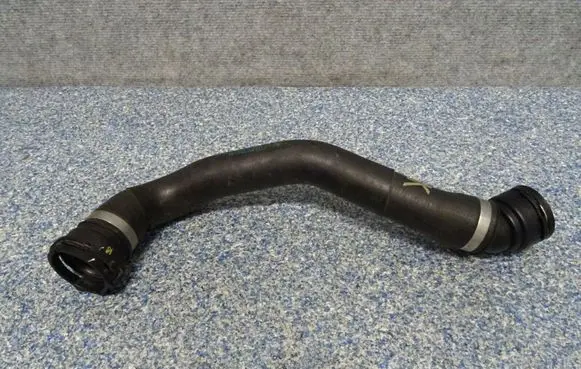 BMW 5 G30 G31 Engine coolant pipe/hose 8572911