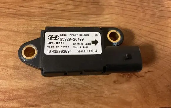 Hyundai Coupe Airbag deployment crash/impact sensor 959202C100 39020117 18H00903094