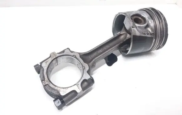 Nissan Primera Piston with connecting rod