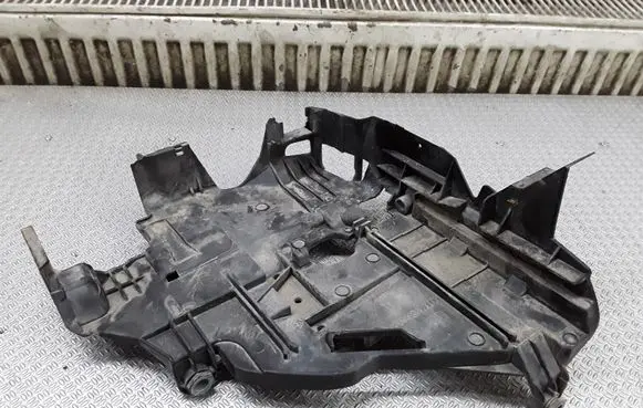 Volkswagen Touareg I Front bumper mounting bracket