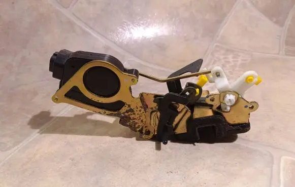 KIA Opirus Rear door lock