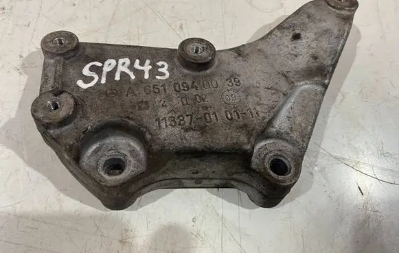 Mercedes-Benz E W212 Engine mounting bracket A6510940039
