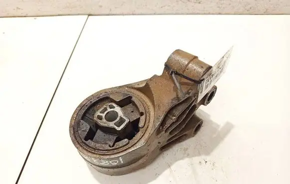 Opel Antara Engine mount bracket x01187