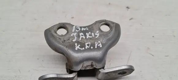 Toyota Yaris Front door lower hinge 