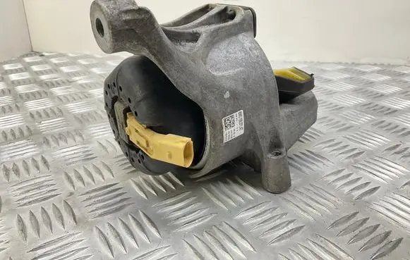 Engine mount bracket