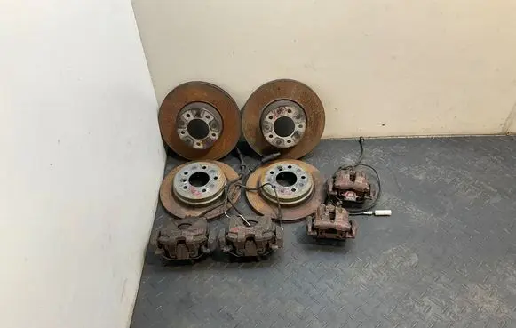 BMW 3 E92 E93 Brake discs and calipers set 6778145 6778146