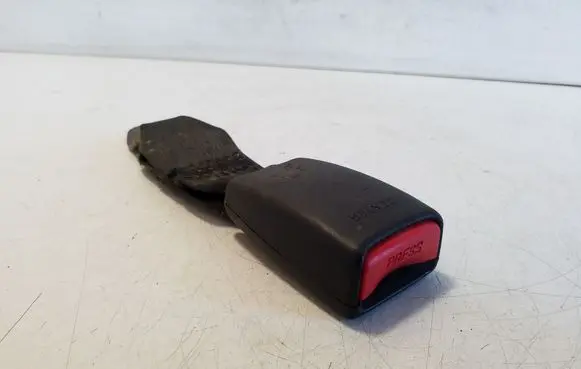Middle seatbelt buckle (rear)
