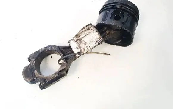 Volkswagen Golf III Piston with connecting rod