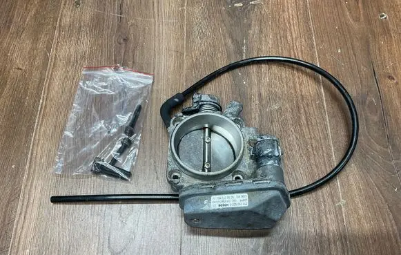 Mercedes-Benz SL R129 Throttle valve 1041410025 0205003042