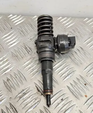 Audi A4 S4 B6 8E 8H Fuel injector 038130073BJ