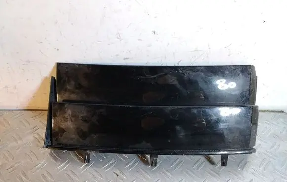 Land Rover Range Rover L322 Fender grill 51137026900