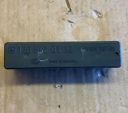 Mercedes-Benz E W124 Light module LCM 1265420332