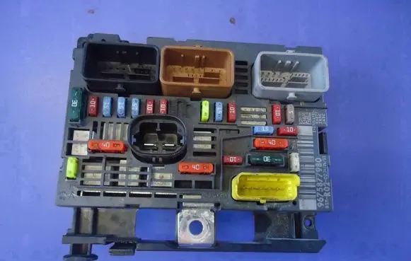 Citroen Berlingo Fuse box set 9675877980