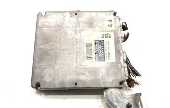 Toyota Avensis Verso Engine control unit/module ECU 89661-44300