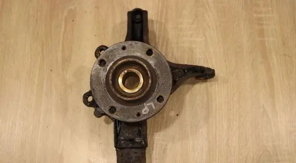 Peugeot 5008 Front wheel hub spindle knuckle