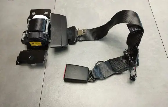 Middle seatbelt (rear)
