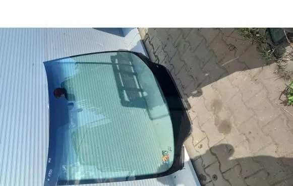 Peugeot 307 Front windscreen/windshield window 